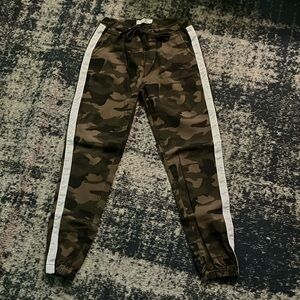 Camo High Rise Jogger Pants (Small)